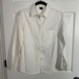 DailyLook white blouse, size small, button front, long sleeve, collar, fall